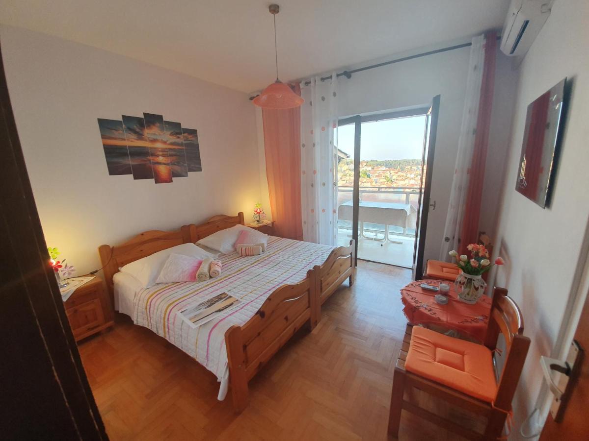 Apartments Luci Hvar Town Exterior photo